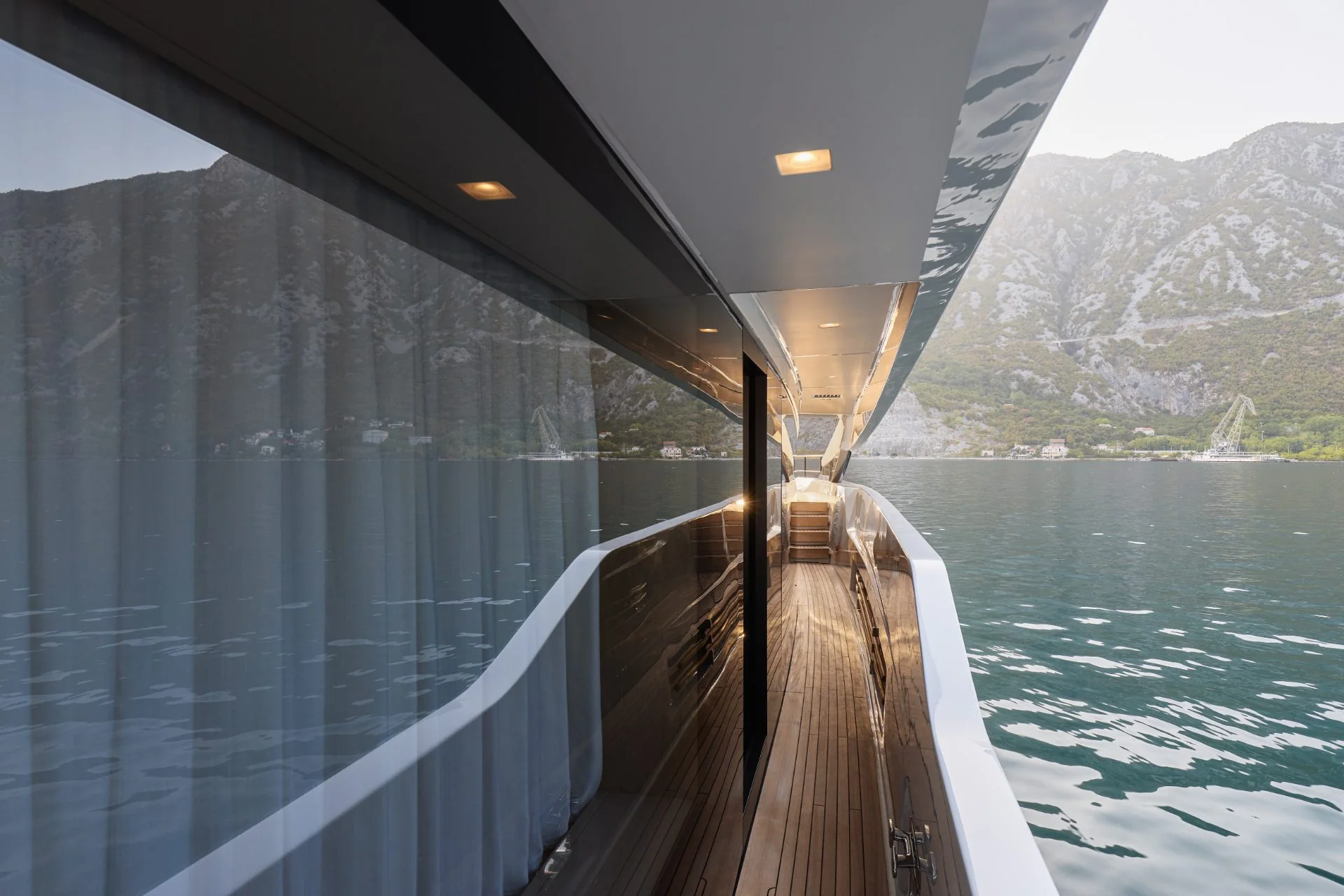 Side deck